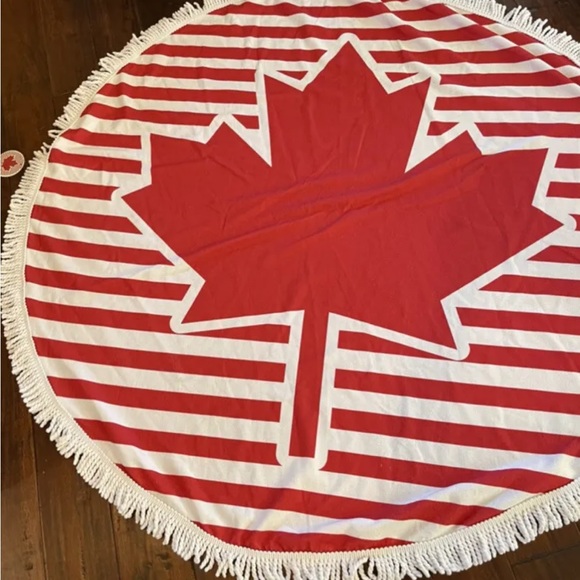 Round Canadiana beach towel with fringe - Picture 4 of 6